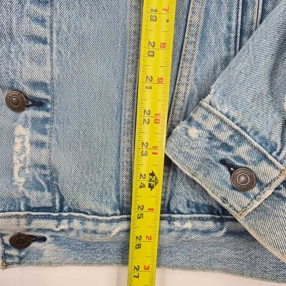Levis Mens Vintage Fit Trucker Denim Jacket Light Wash Distressed Blue Large - Picture 11 of 11